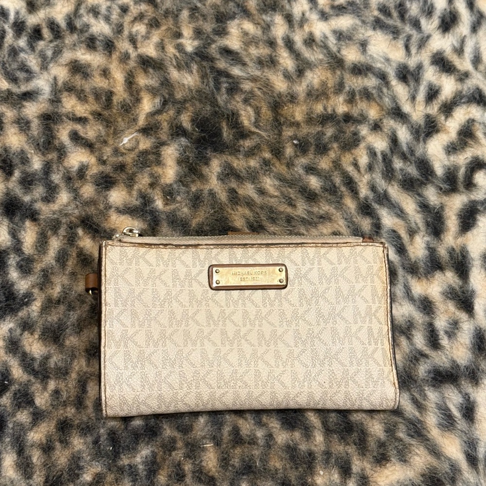 Michael Kors Light Tan Wristlet